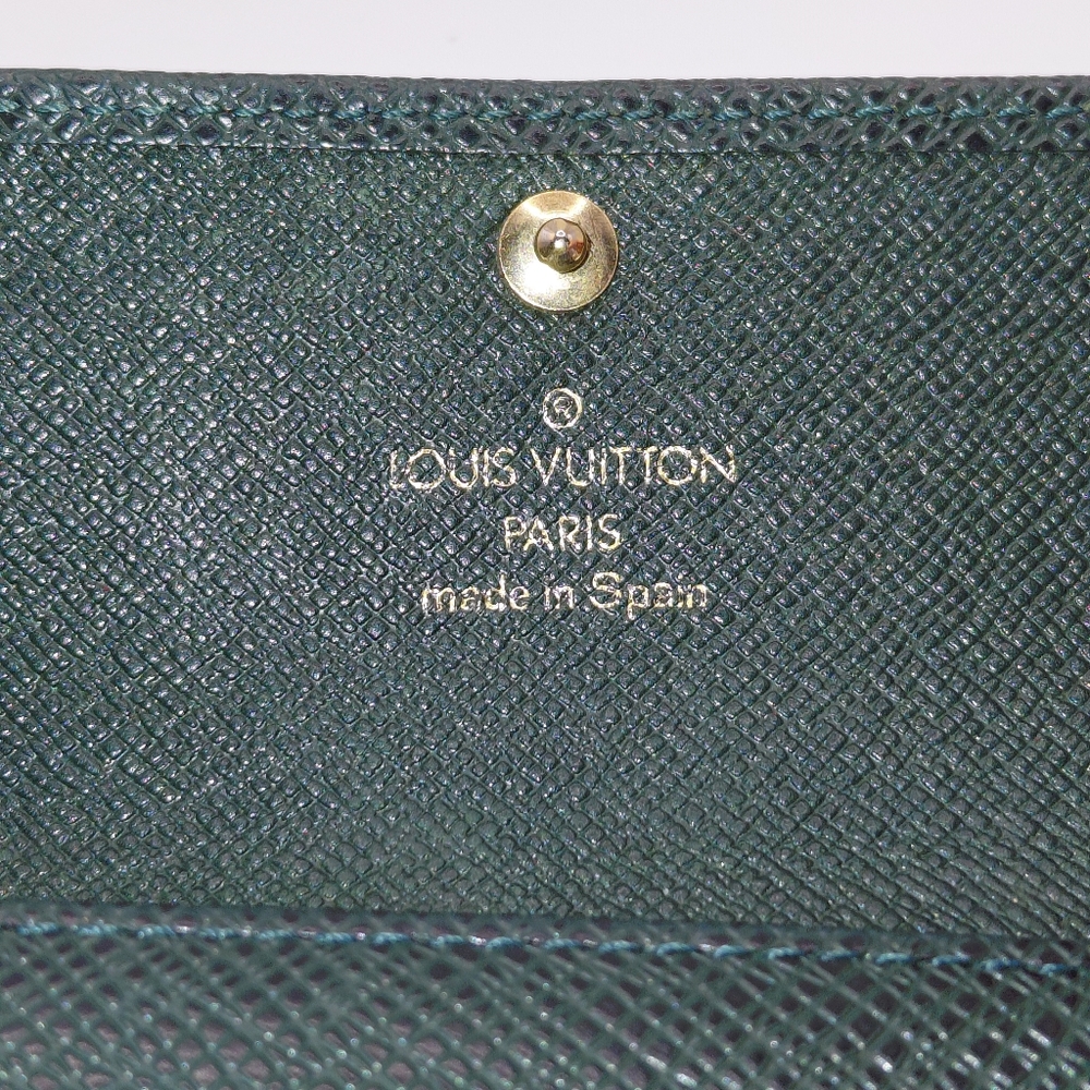 Louis Vuitton 4 Key Holder Green Taiga Leather!  Excellent Condition! - Picture 5 of 7